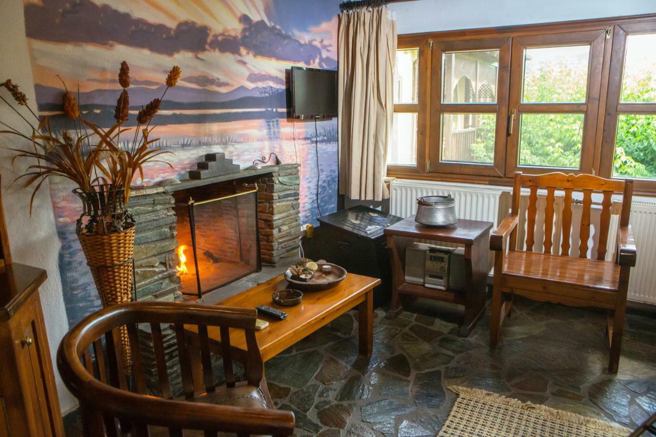 Oikoperiigitis Hotel Lago Kerkíni Esterno foto